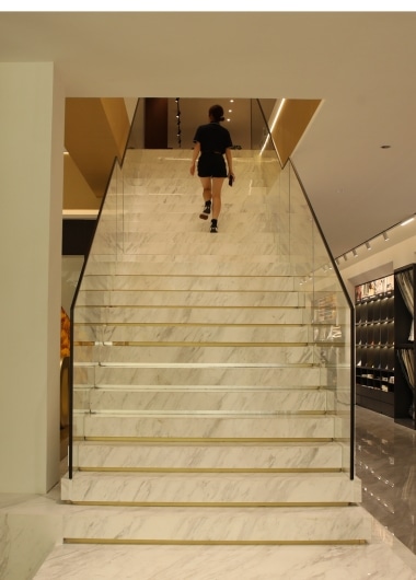 led-lighted-glass-staircase-solutions