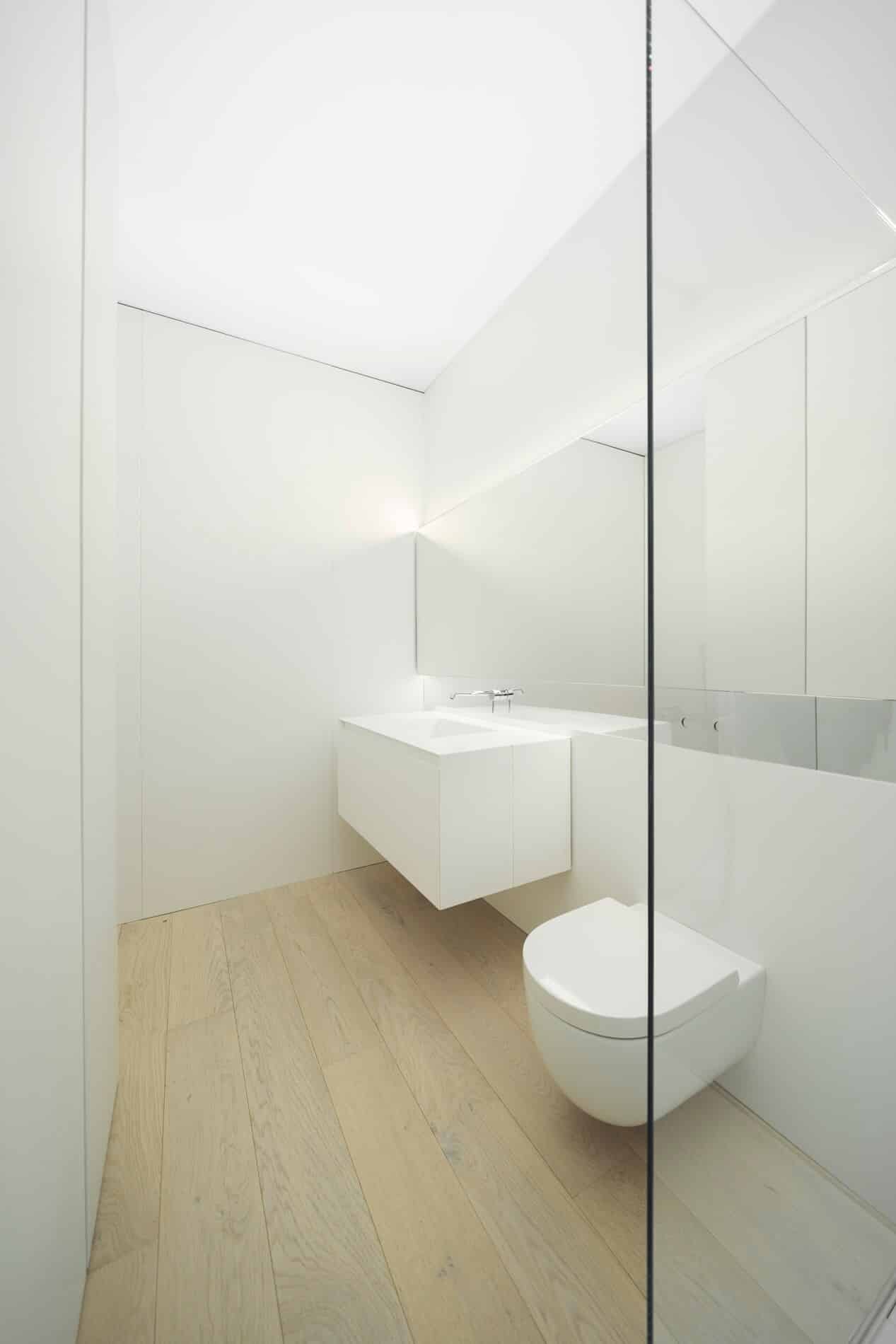 High-end minimalist bathroom design in NIU HOUSES, perfectly executed with our premium sanitary ware and elegant marble look wall tiles.