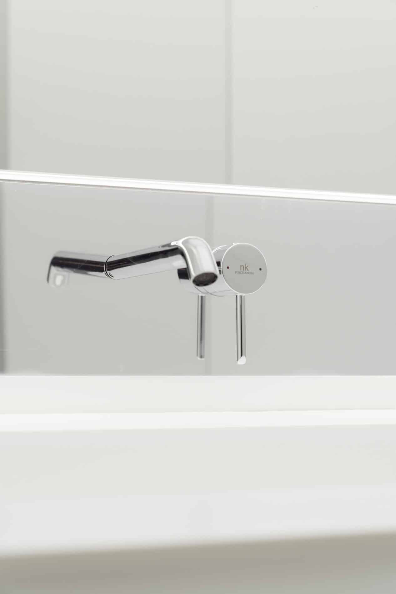 High-end minimalist bathroom design in NIU HOUSES, perfectly executed with our premium sanitary ware and elegant marble look wall tiles.