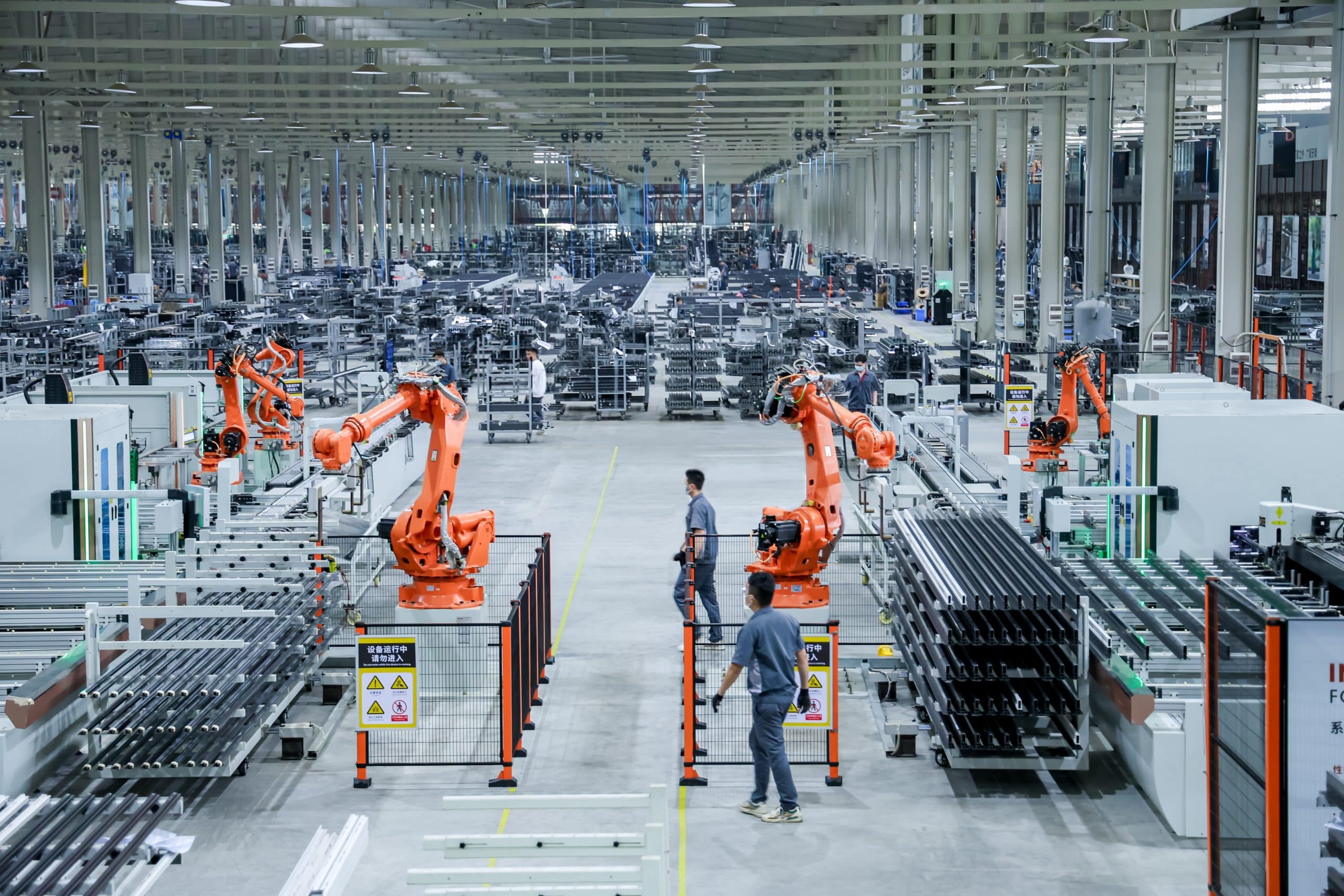 Factory robotic arm cutting